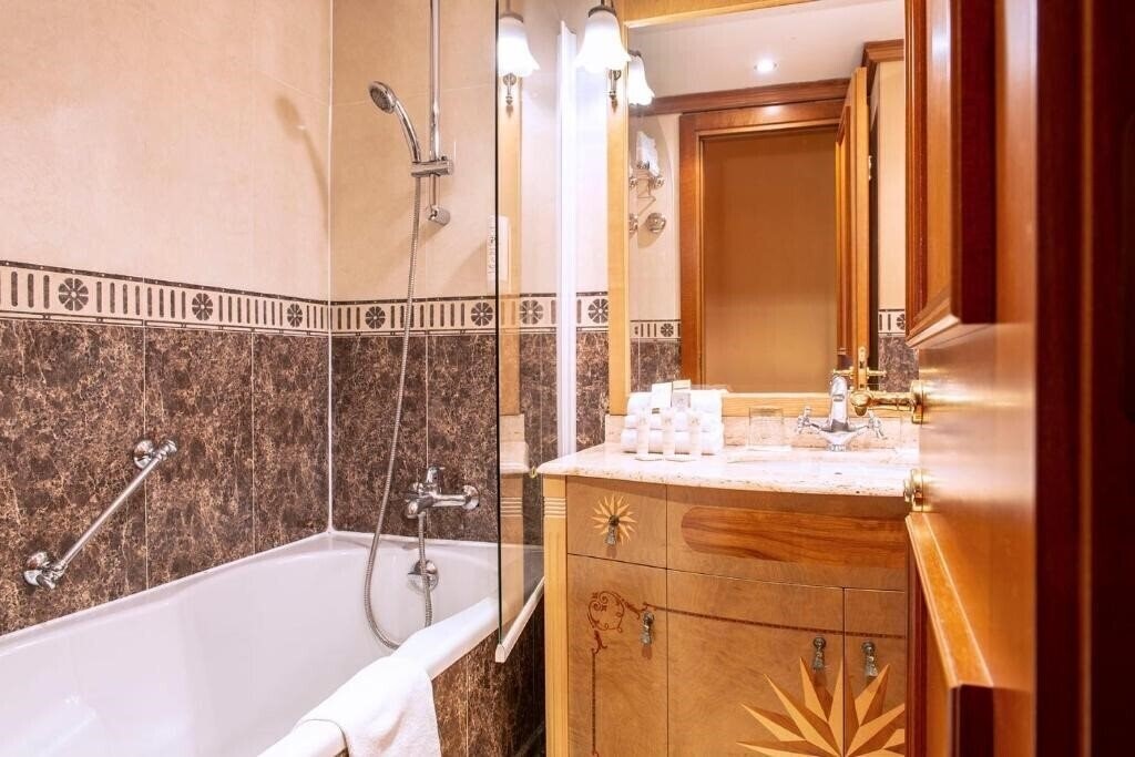 Картинка West End 4*