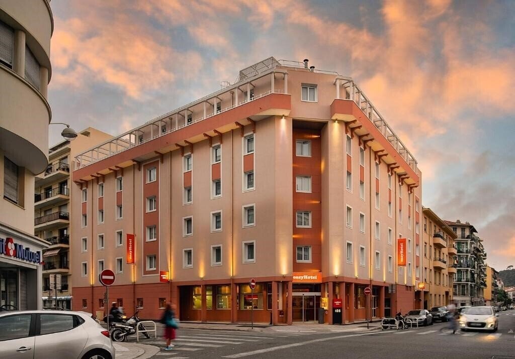 Отель EasyHotel Nice Old Town (ex. EasyHotel Nice Palais des Congres, Ibis Nice Palais des Congres, Best Western Nautica) 3*