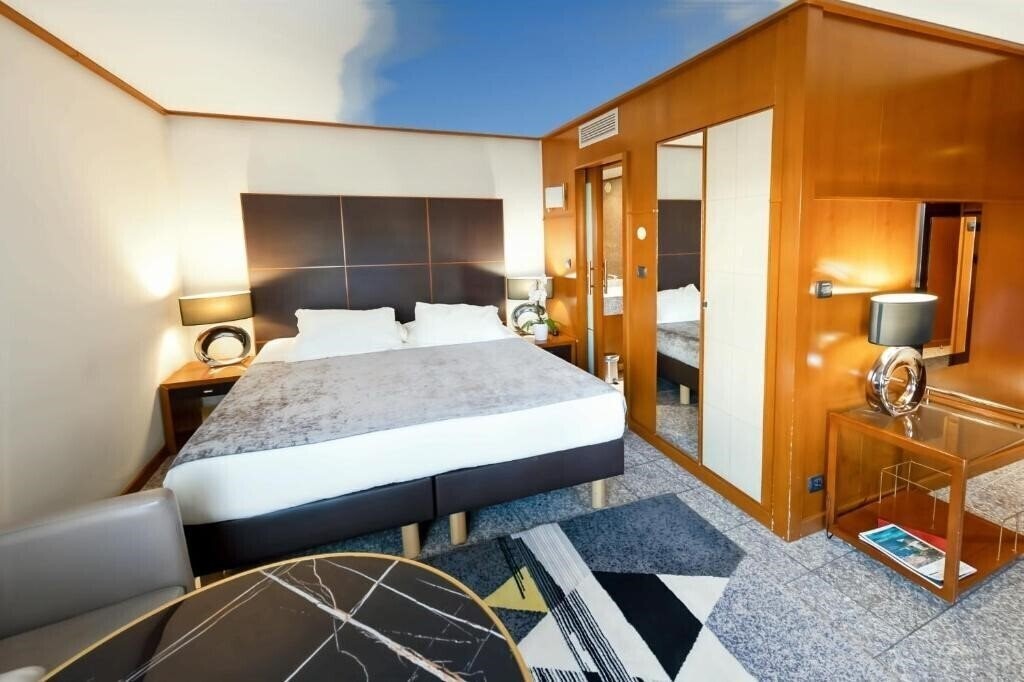 Фото Goldstar Resort and Suites 4*