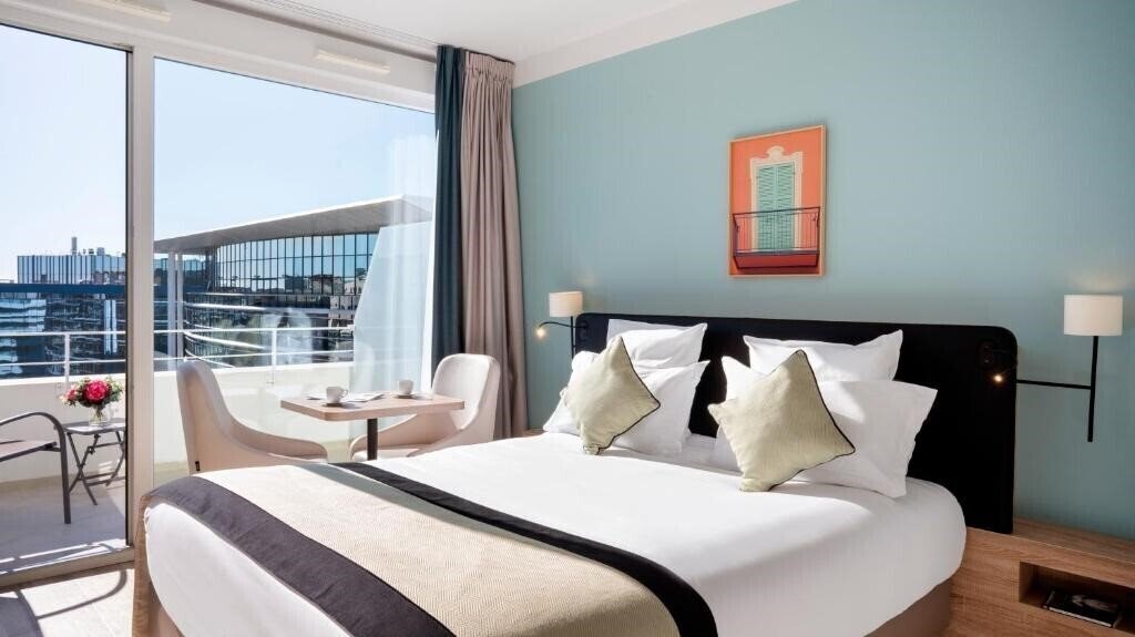 Отель Residhome Nice Aeroport 4*