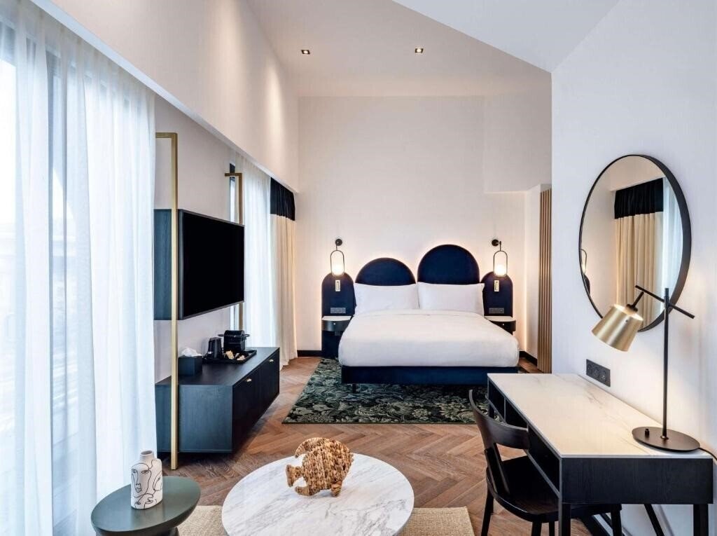 Фото Doubletree by Hilton Nice Centre Iconic 4*