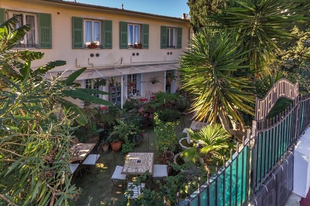 Отель Logis Hotel Villa Victorine 2*