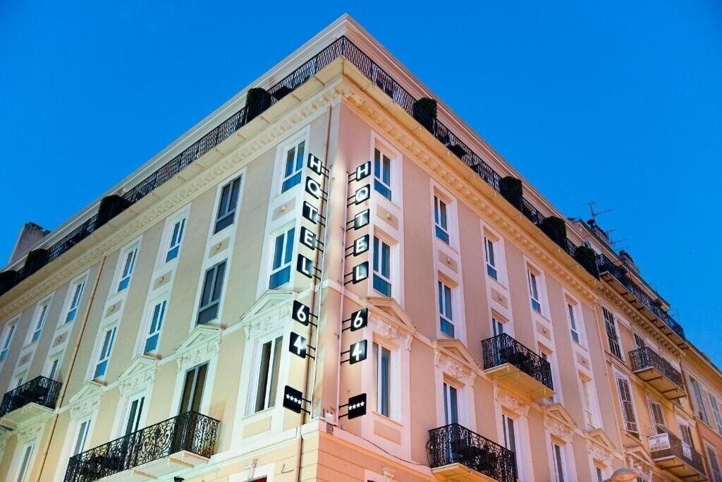 Готель Hotel 64 Nice 4*