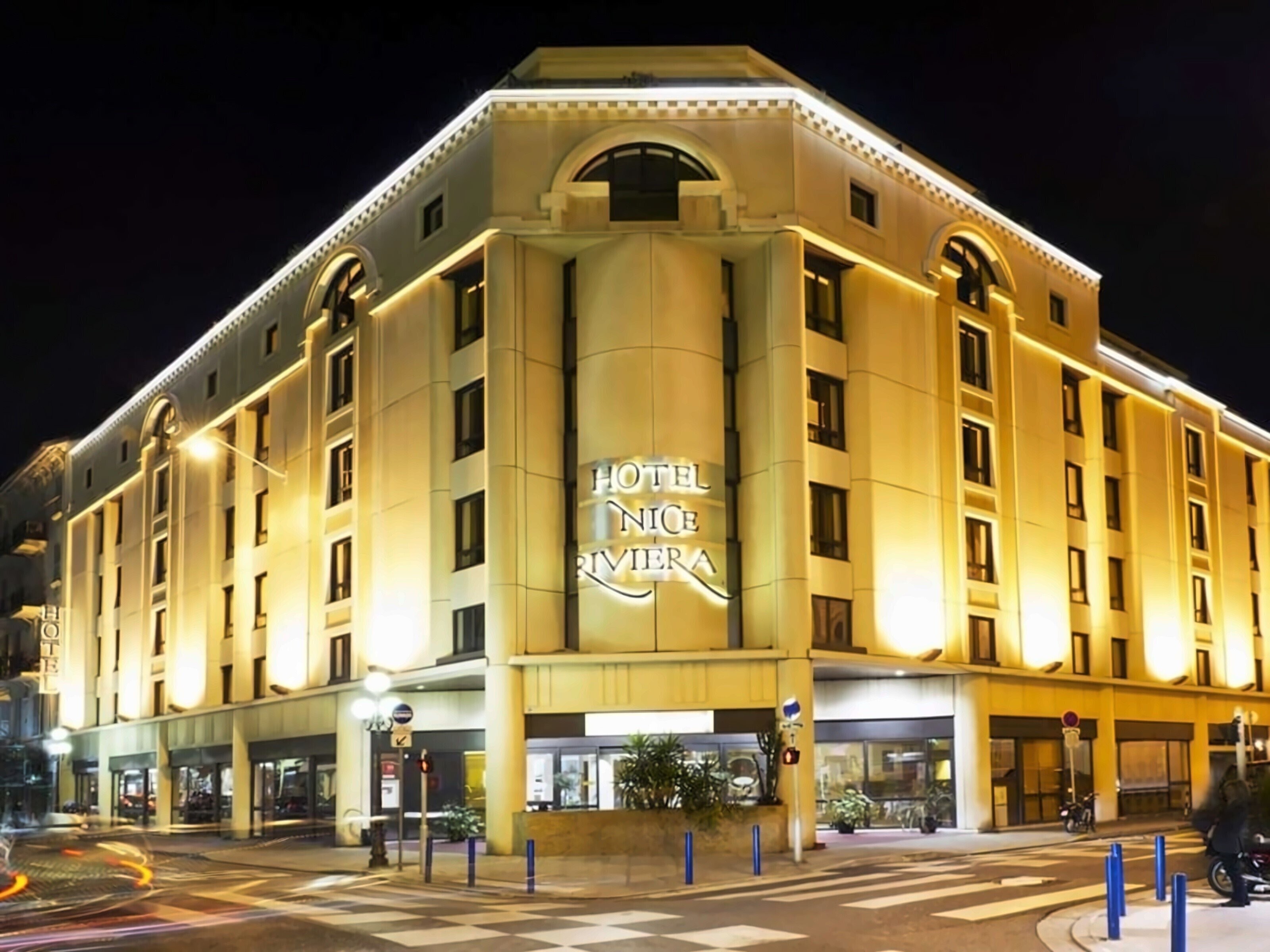 Готель Nice Riviera 4*