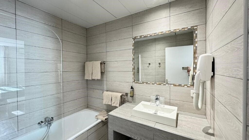 Фотографія Helvetique 2*