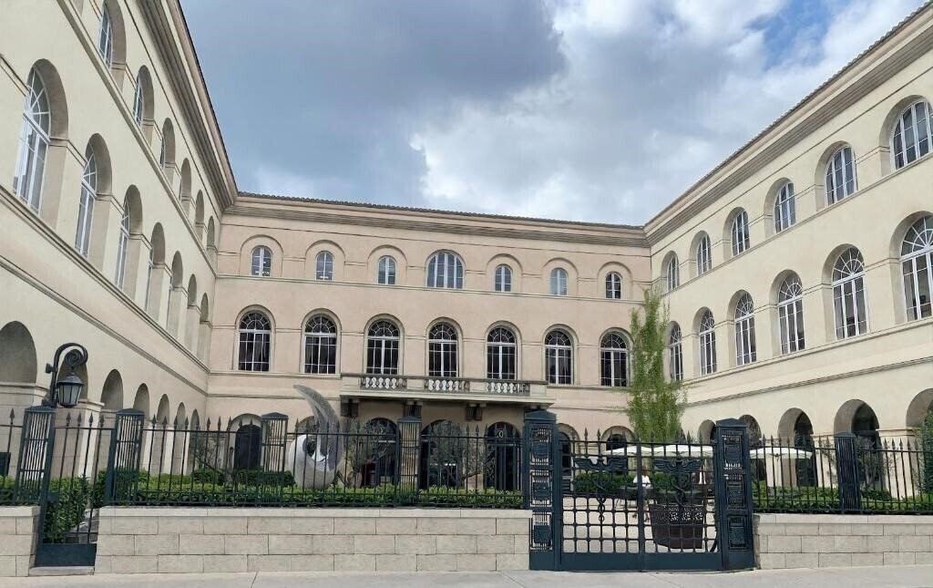 Отель Le Grand Hotel Dieu by SOWELL COLLECTION 5*