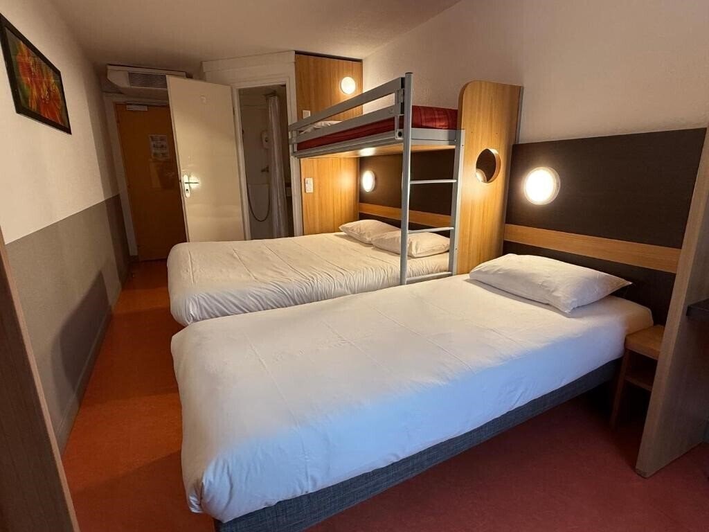 Фото B&B Hotel Lisieux Parc des Expositions 2*