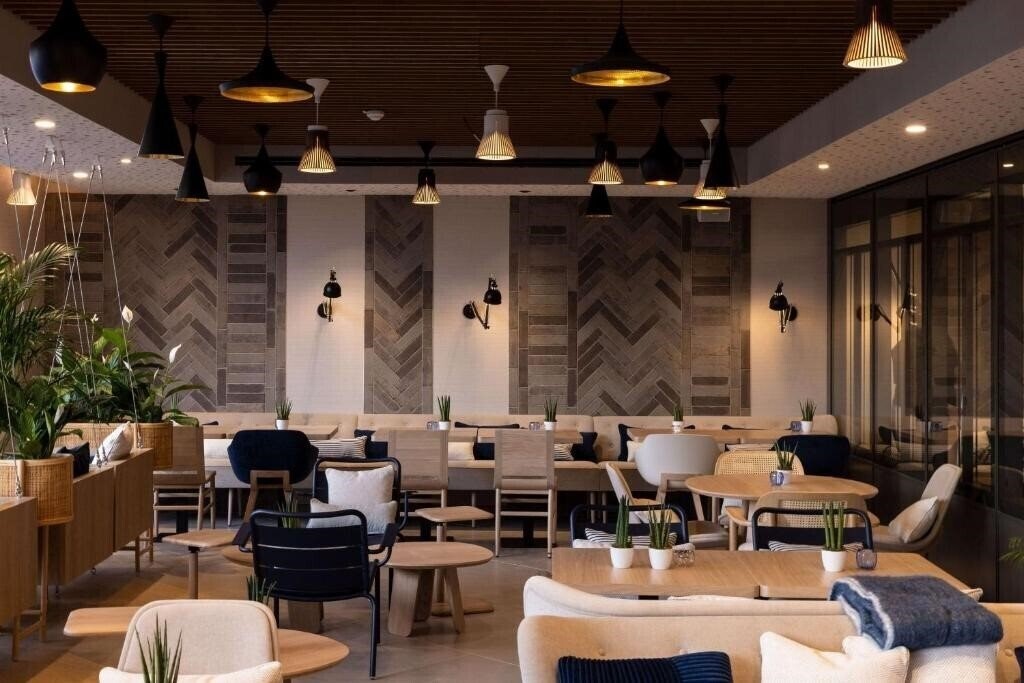 Фото Hilton Garden Inn Le Havre Centre 4*