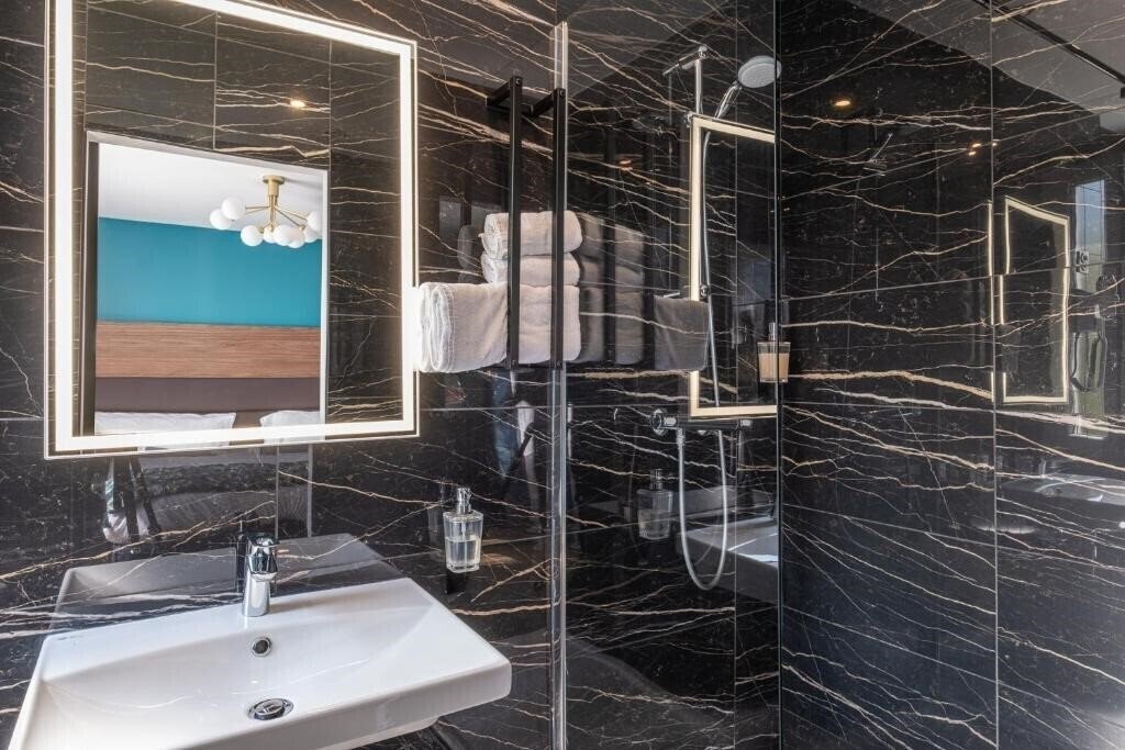 Фотография The Originals Boutique, Hotel Le Marignan, Le Havre 3*