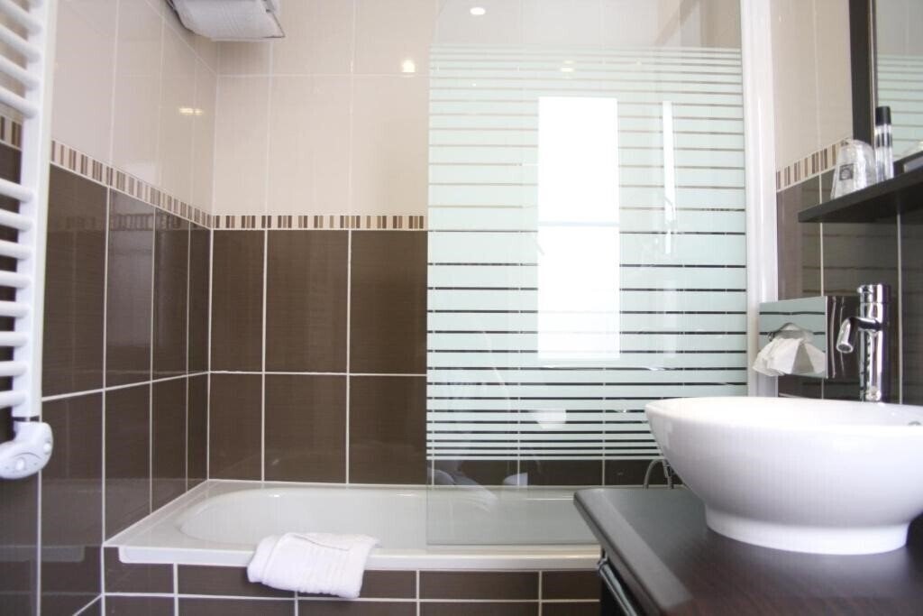 Фото The Originals Boutique, Hotel d'Angleterre, Le Havre 3*