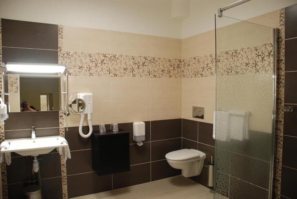 Картинка The Originals City Hotel Cathedrale, Lisieux 3*