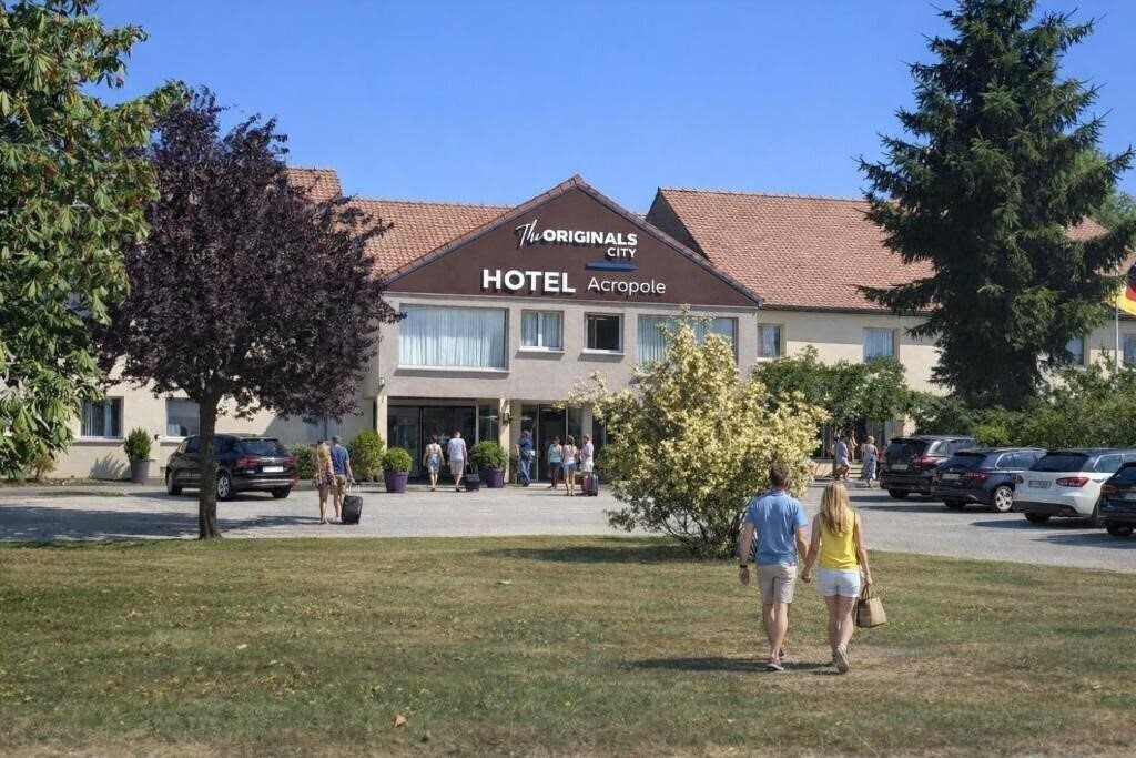 Отель The Originals City, Hotel Acropole, Bernay 3*