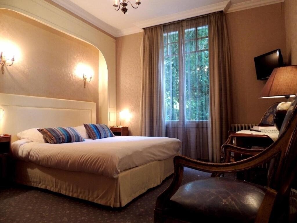 Зображення Villa Bois Joli (ex. Logis Hotel Bois Joli, La Villa Bois Joli) 3*