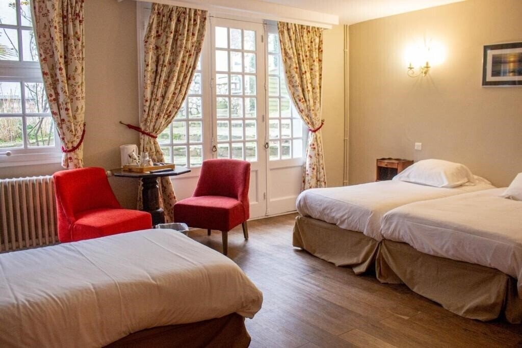 Готель Logis Hotel, Restaurant & SPA de la Vieille Ferme 3*