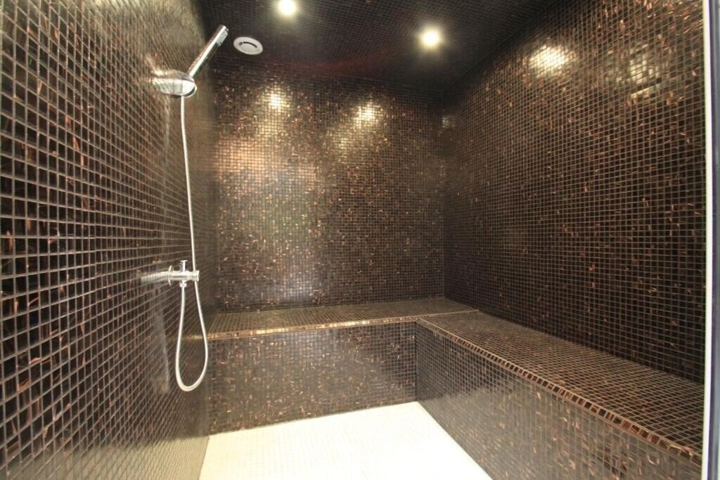 Фото Logis Hotel, Restaurant & SPA de la Vieille Ferme 3*