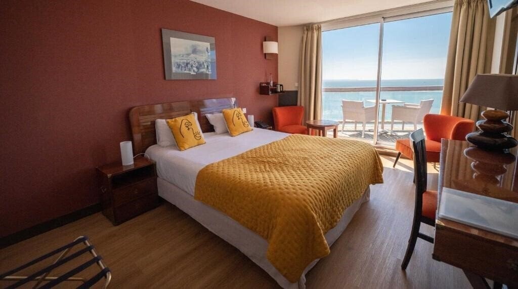 Фото La Petite Rade Hotel 3*
