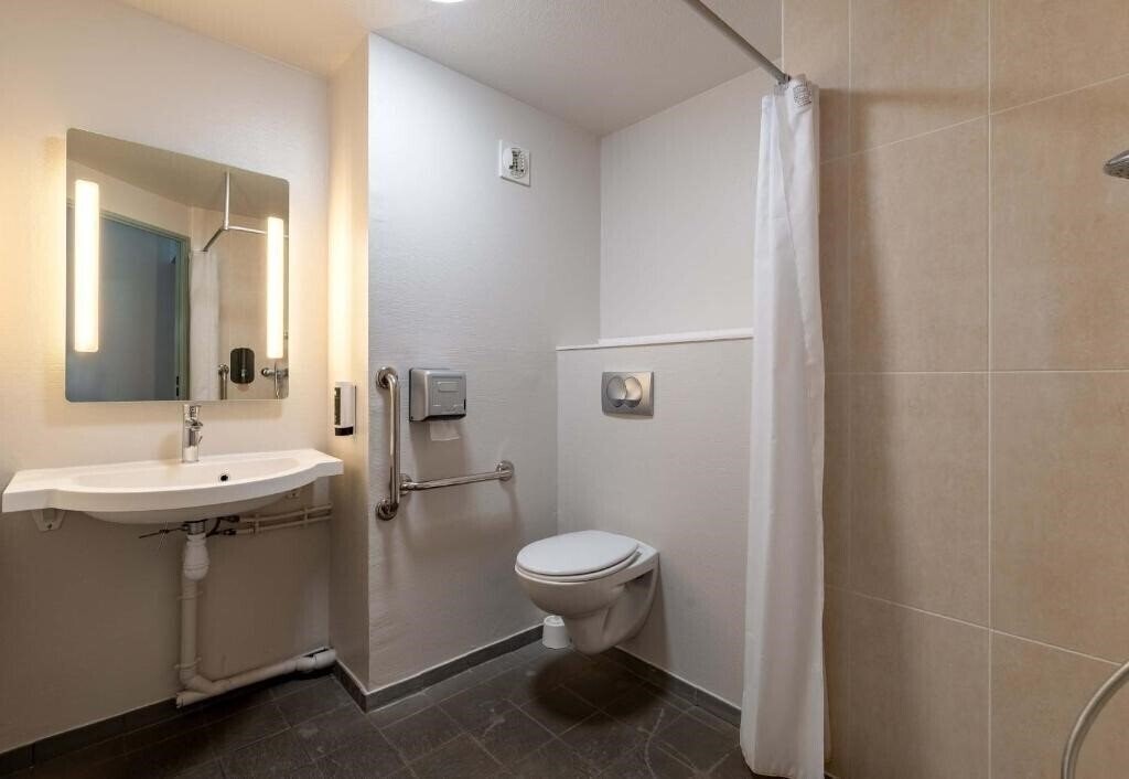 Фотография B&B Hotel Evreux 2*