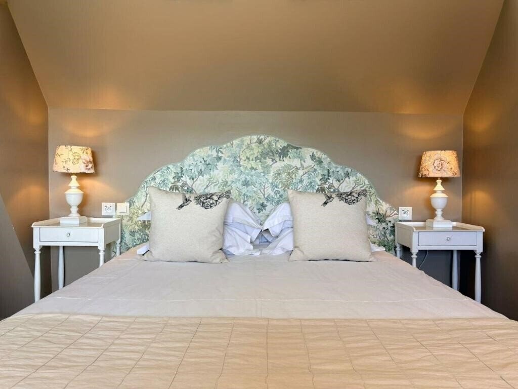 Отель Hotel Traiteur les Ormes, The Originals Relais 3*