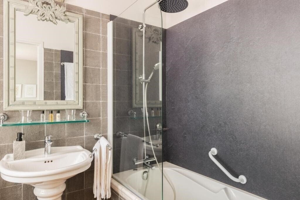 Фото Hotel Traiteur les Ormes, The Originals Relais 3*