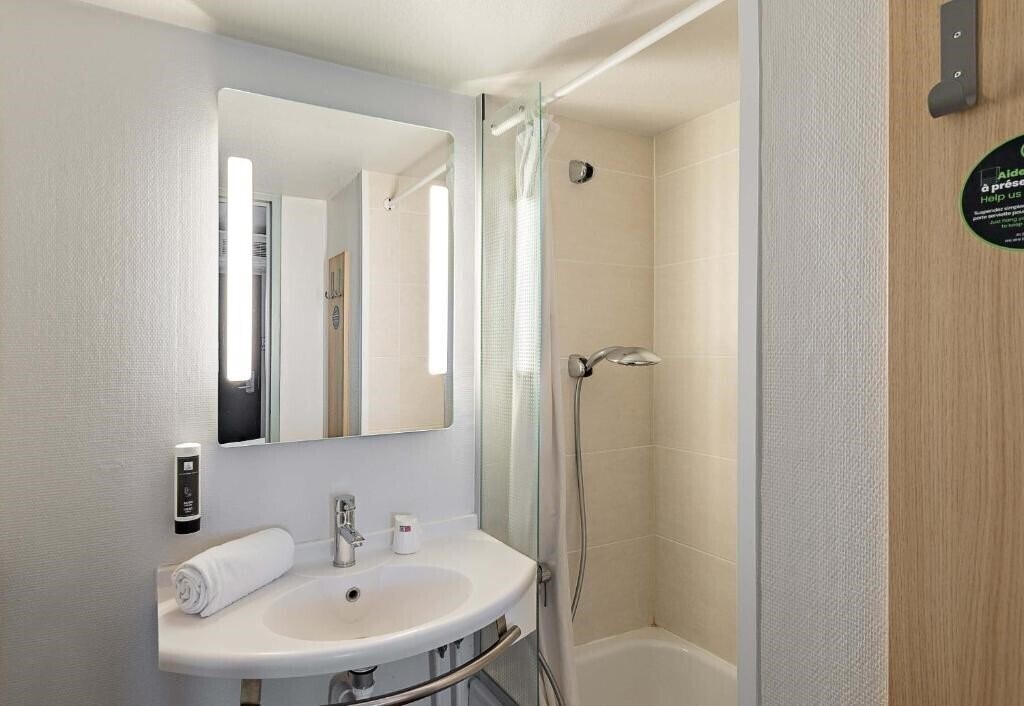 Фотографія B&B Hotel Rouen Parc des Expos Zenith 2*