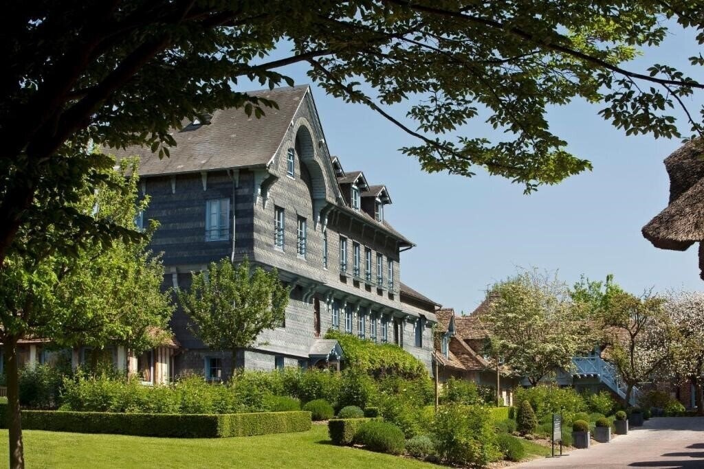 Отель La Ferme Saint Simeon - Relais & Chateaux 5*
