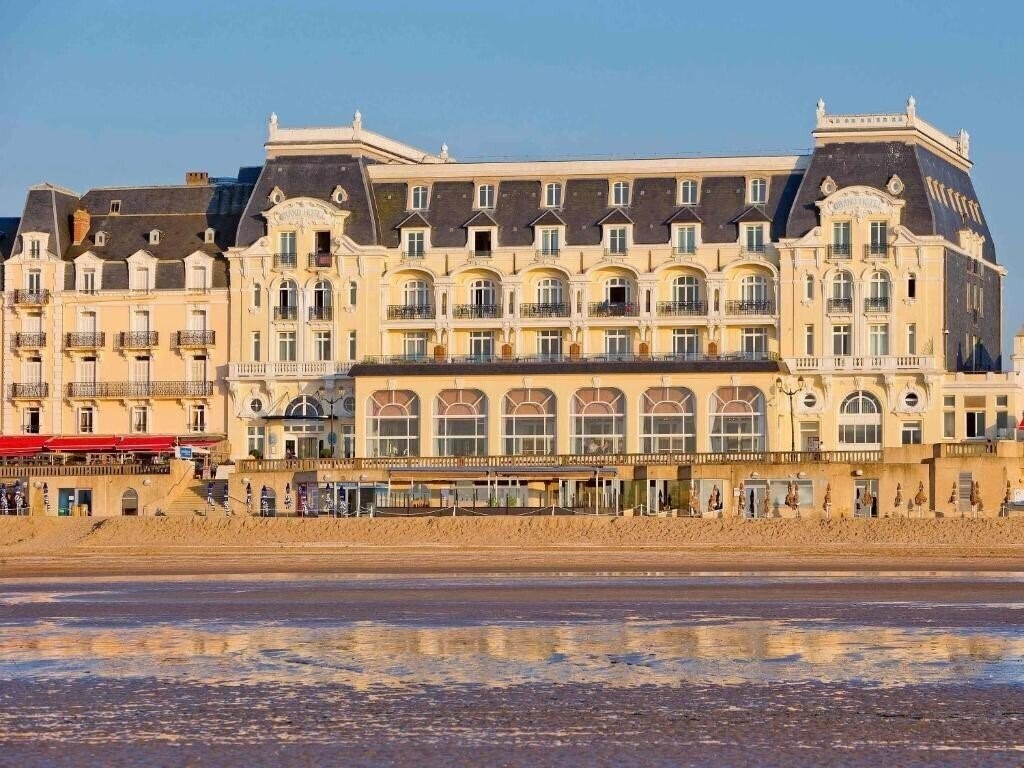 Готель Le Grand Hotel de Cabourg - MGallery Collection 5*