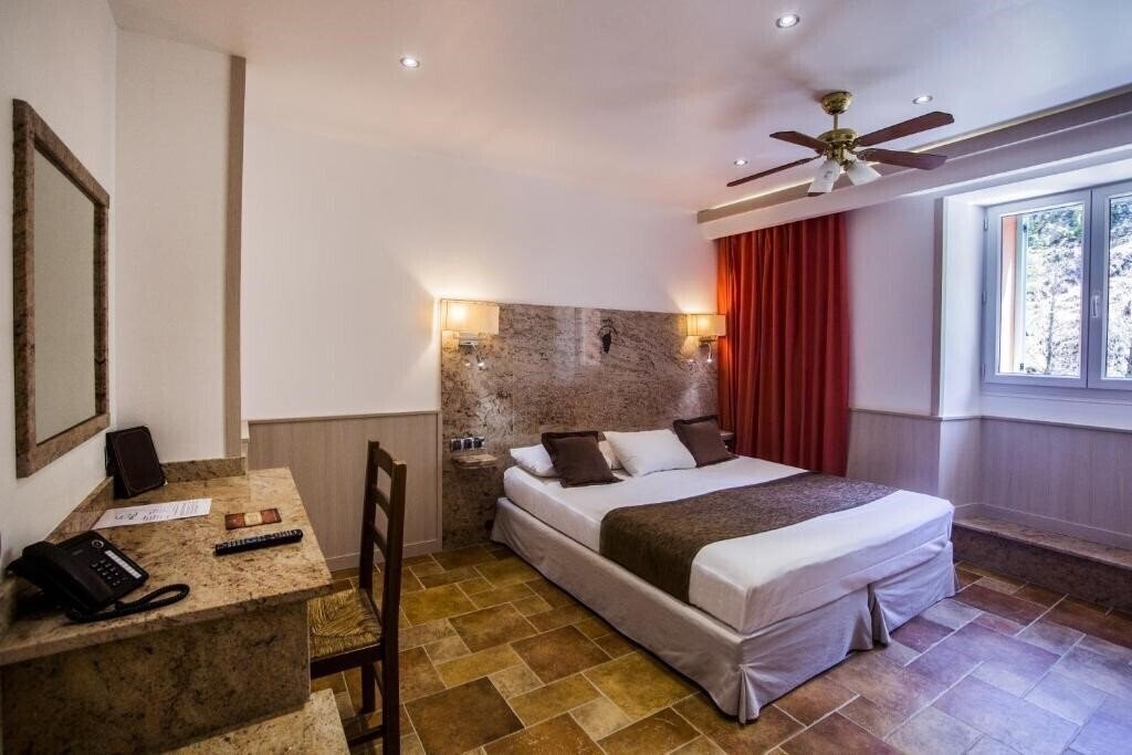 Готель Hotel Les Jardins de La Glaciere 3*