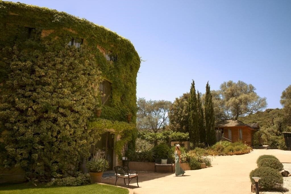 Готель L'Hostellerie Moulin des Oliviers 5*