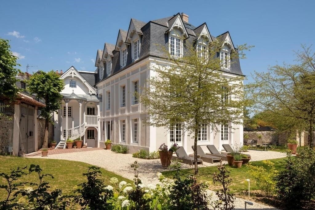 Отель Hotel Saint-Delis - La Maison Du Peintre - Relais & Chateaux 5*