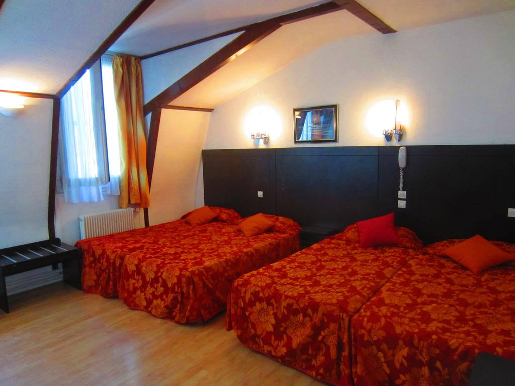 Готель Amiot 2*