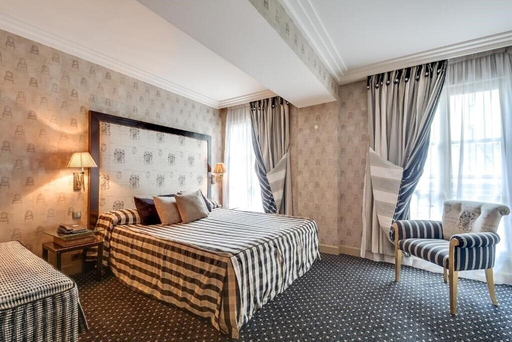 Отель Villa Lutece Port Royal 4*