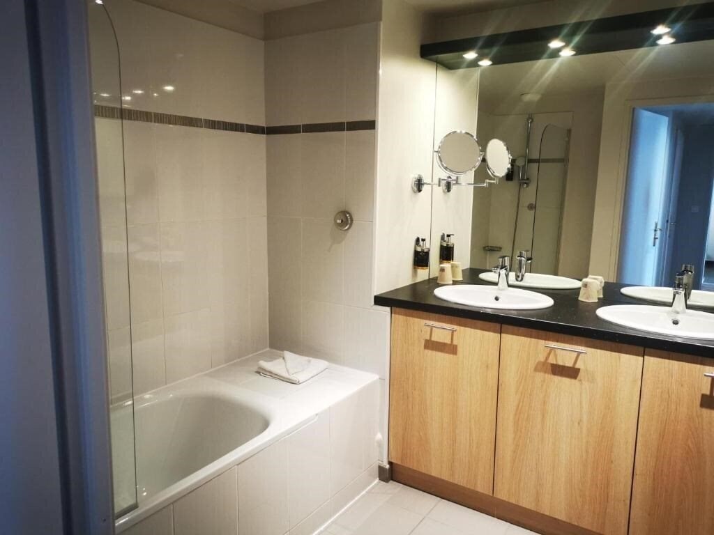 Фотографія Residhome Asnieres 4*