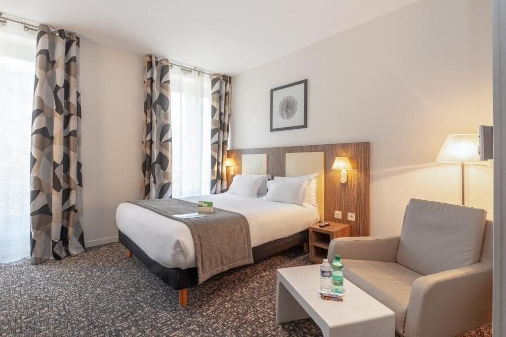 Отель Holiday Inn Paris Opera Grands Boulevards 4*