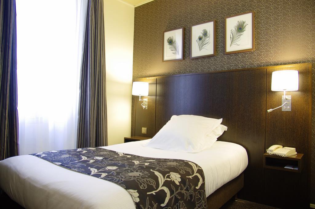 Готель Eiffel Saint Charles 3*