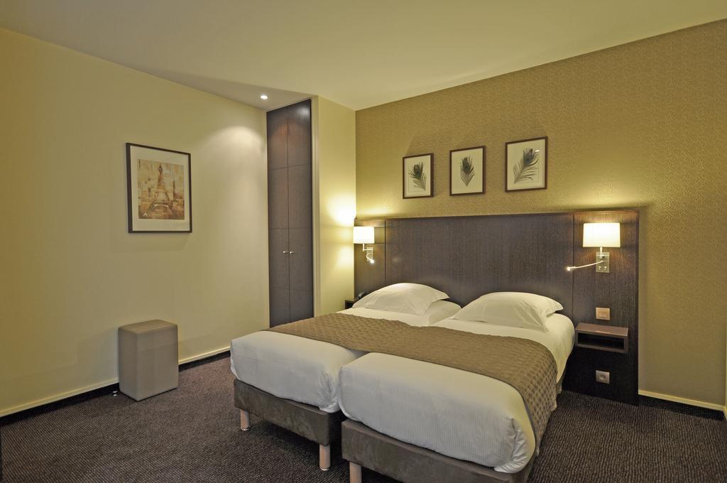 Фотографія Eiffel Saint Charles 3*