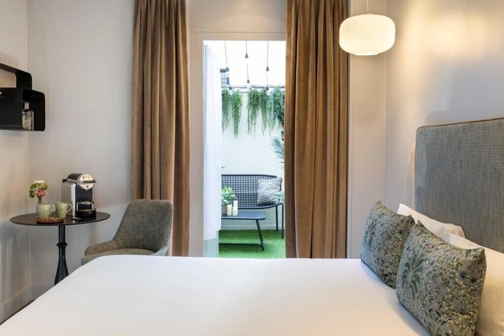 Готель Eiffel Saint Charles 3*