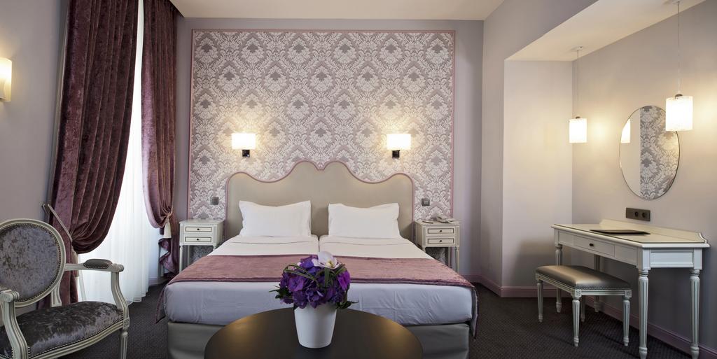 Готель St Petersbourg. 3*