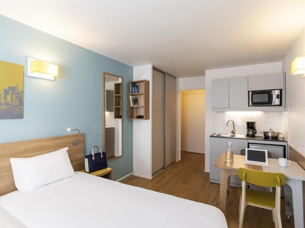 Готель Adagio Access La Defense Charr 3*