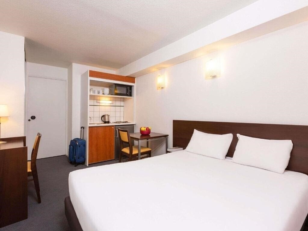Отель Adagio Access La Defense Leonard De Vinci 3*