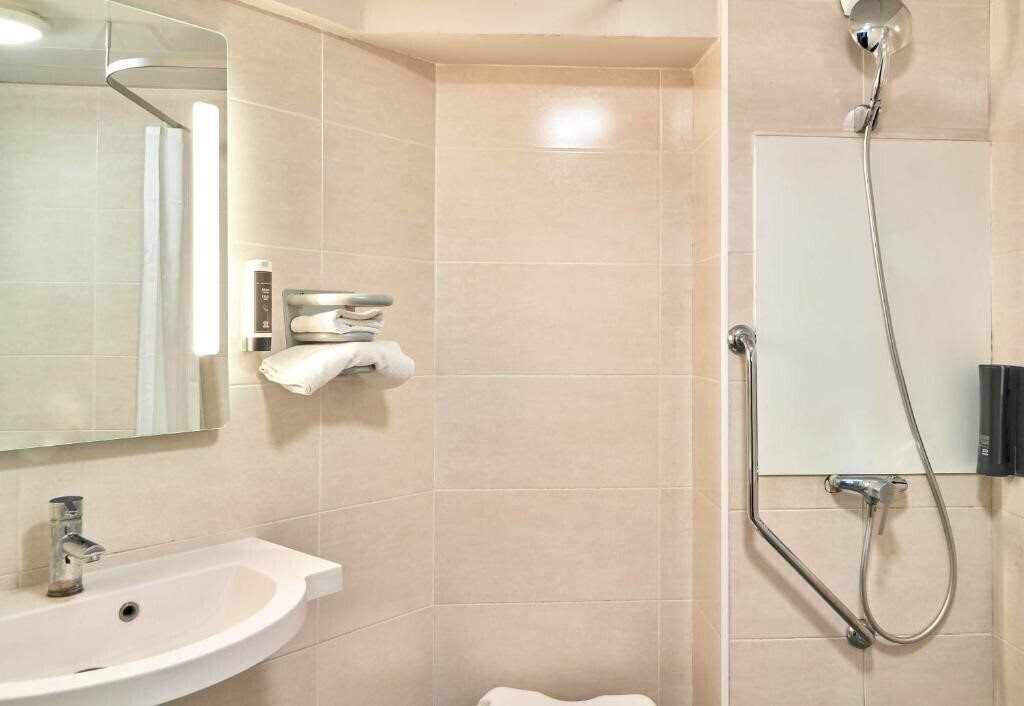 Фотографія B&B Hotel Paris Porte De La Vilette 2*