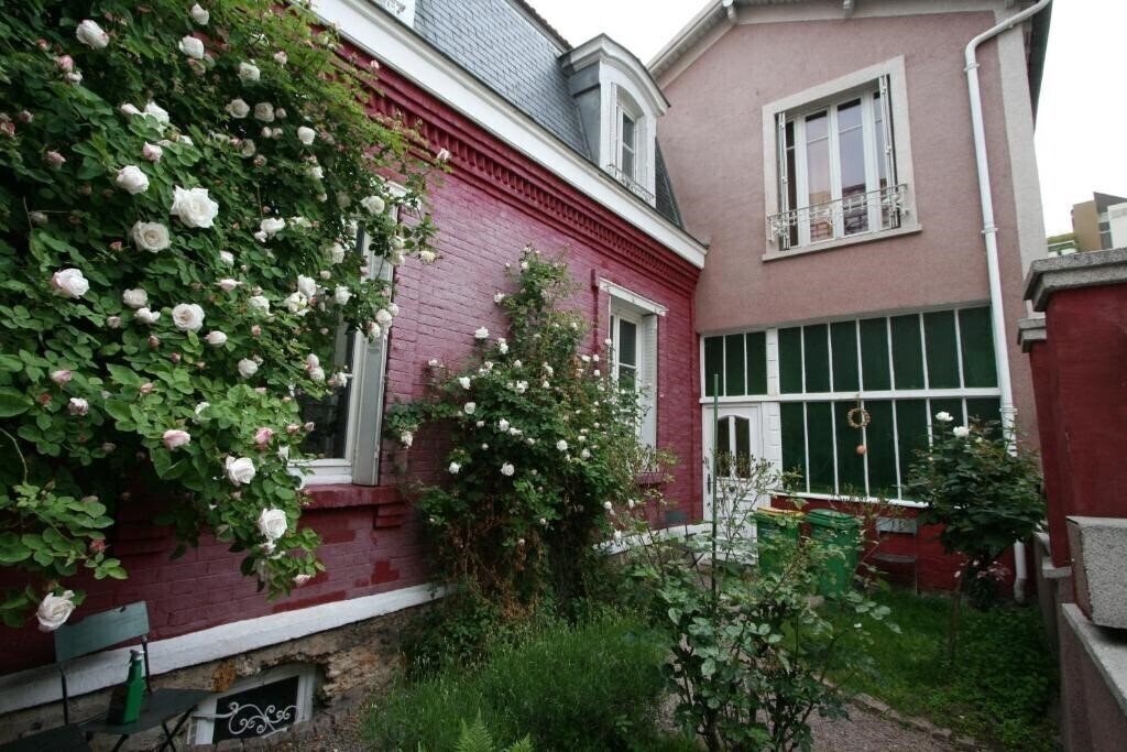 Отель Maison Rouge 4*