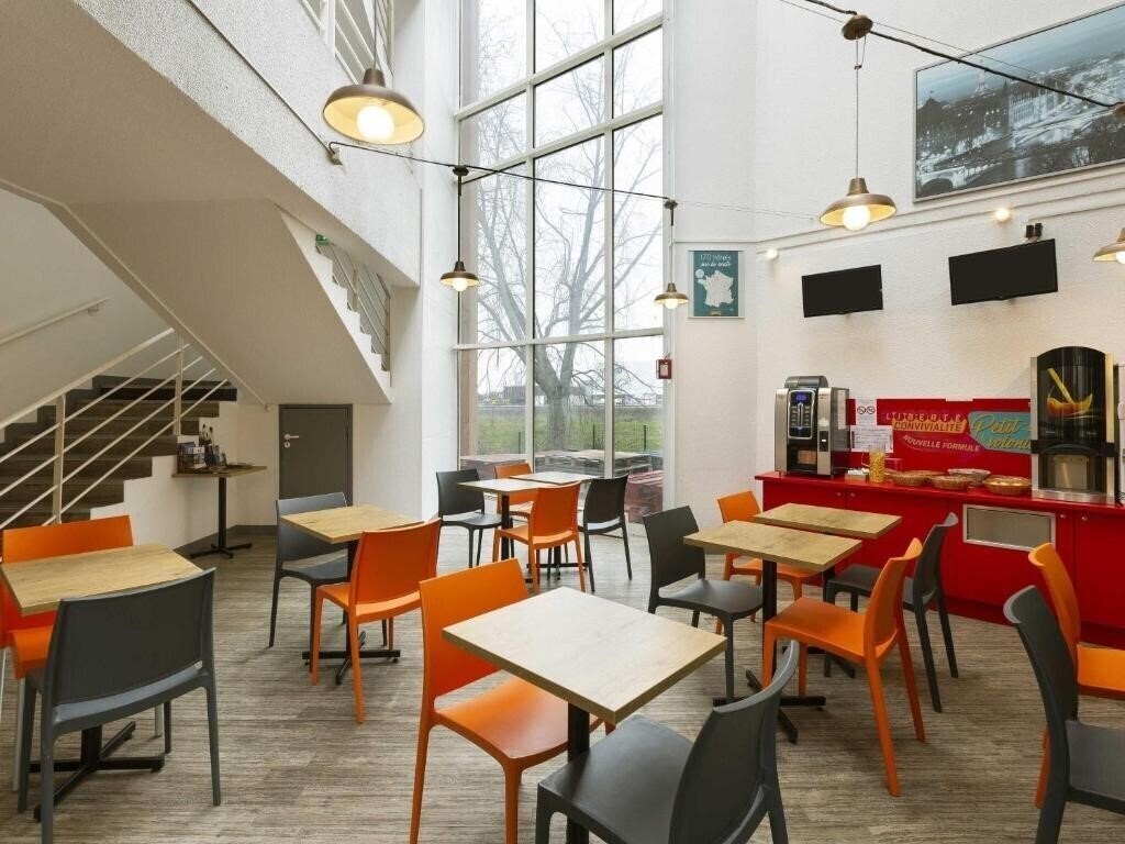 Отель Premiere Classe Nemours 2*