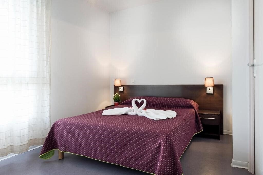 Готель Residhotel Les Hauts D'Andilly 3*