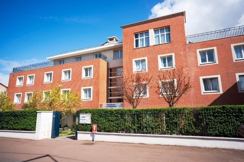 Готель Sejours & Affaires Creteil Le Magistere 2*