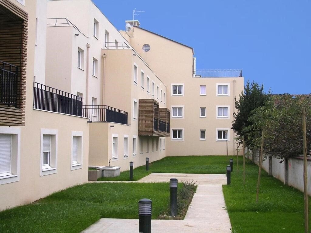 Фотографія Sejours & Affaires Creteil Le Magistere 2*