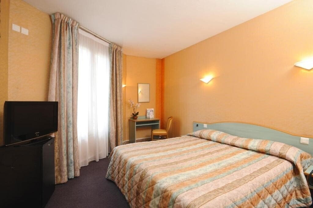 Готель Auriane Porte De Versailles 3*