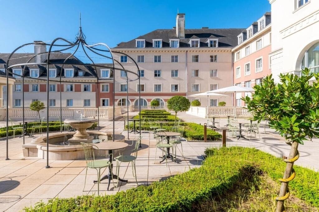 Готель Vienna House Dream Castle 4*