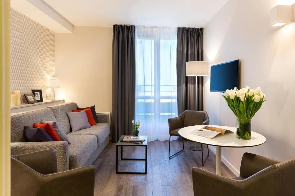 Готель Citadines Montmartre Paris 3*