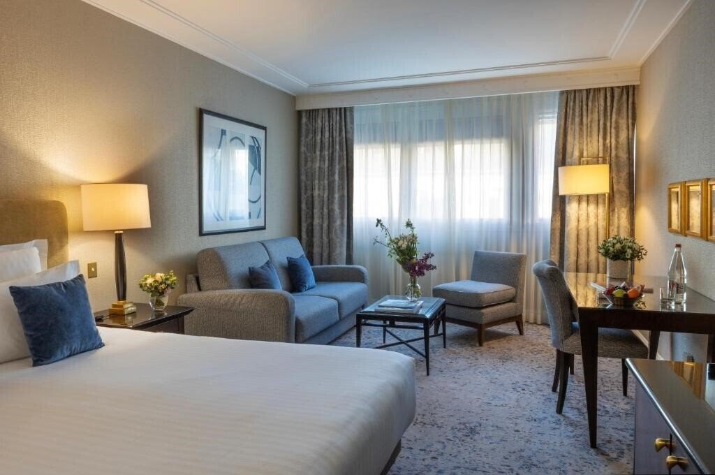 Готель Warwick Champs-Elysees 4*
