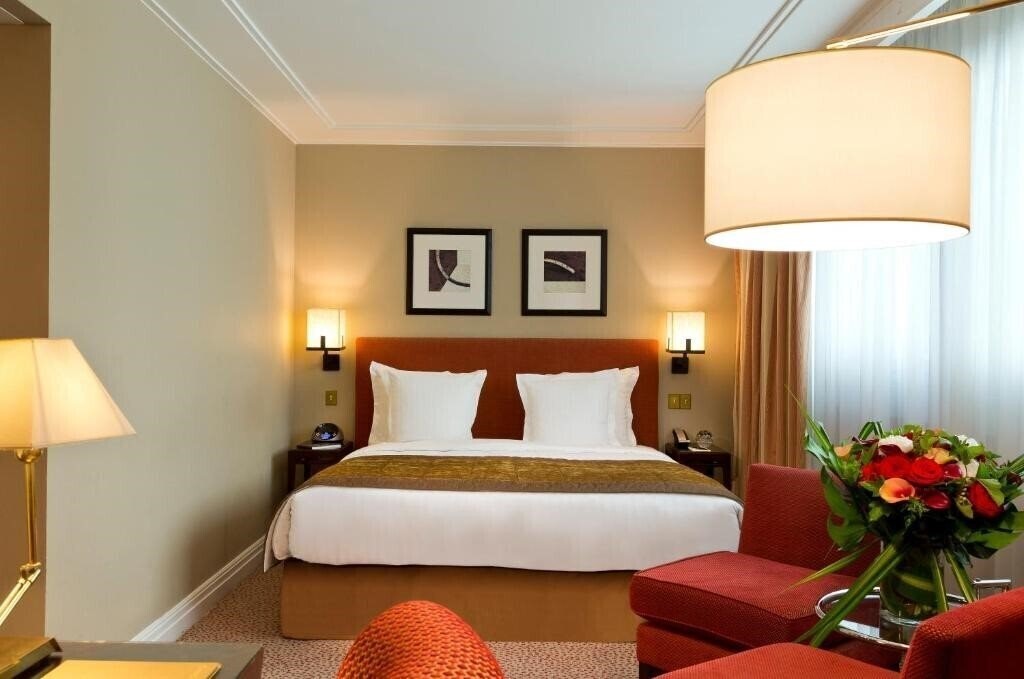 Фото Warwick Champs-Elysees 4*